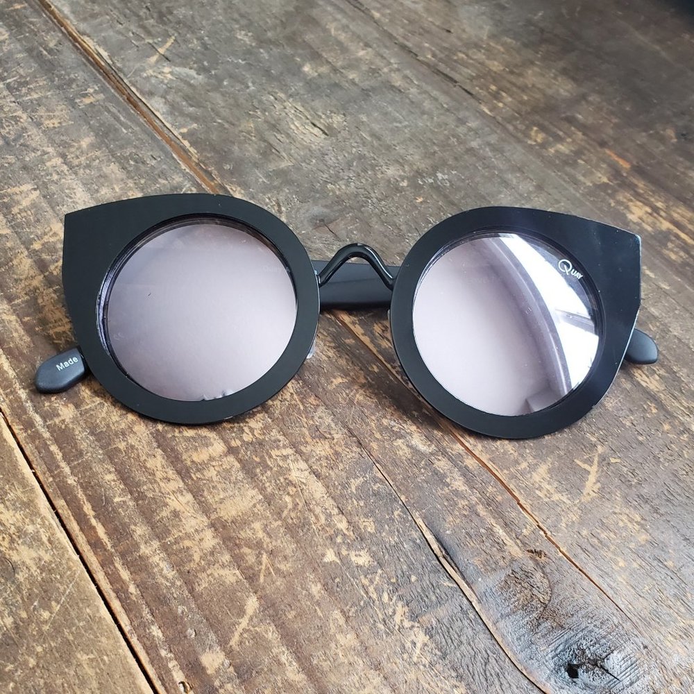 Quay Tainted Love Sunglasses in Black Mirror NWT!! - Picture 4 of 4